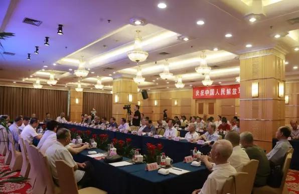 j9国际集团董事长郑两斌出席“庆祝中国人民解放军建军90周年座谈会” j9国际集团董事长郑两斌出席“庆祝中国人民解放军建军90周年座谈会”